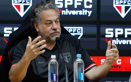 Julio Casares, presidente do São Paulo, em coletiva no MorumBis