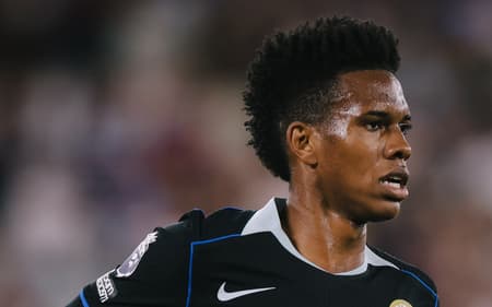Estevão em ação pelo Chelsea (Foto: Divulgação/Chelsea FC)