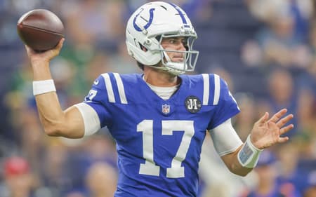 INDIANAPOLIS, INDIANA - AUGUST 16: Daniel Jones #17 of the Indianapolis Colts throws the ball during the NFL Preseason 2025 game between Green Bay Packers and Indianapolis Colts at Lucas Oil Stadium on August 16, 2025 in Indianapolis, Indiana. Michael Hickey/Getty Images/AFP (Photo by Michael Hickey / GETTY IMAGES NORTH AMERICA / Getty Images via AFP)
