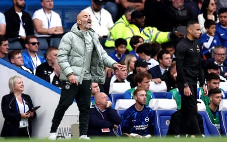 Enzo Maresca é treinador do Chelsea desde 2024 (Foto: HENRY NICHOLLS / AFP)
