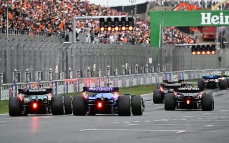 Pilotos da F1 em treino livre do GP da Holanda (Foto: NICOLAS TUCAT / AFP)