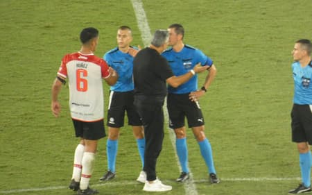 José Boto após a partida entre Flamengo e Estudiantes (Foto: Lucas Bayer/Lance!)