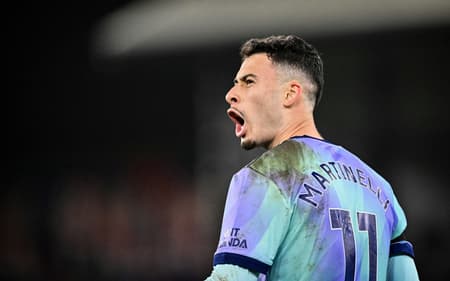Gabriel Martinelli comemora gol pelo Arsenal (Foto: Glyn Kirk/AFP)