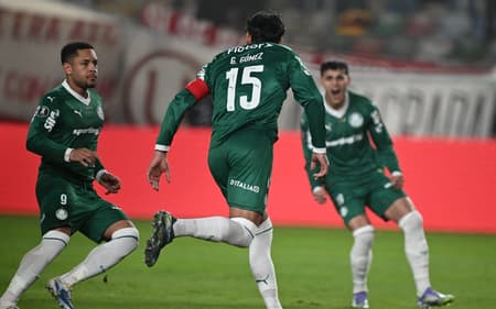 Gustavo Gómez comemora seu gol no jogo do Palmeiras contra o Universitário, em Lima, pela Libertadores