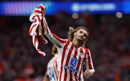 Antoine Griezmann chegou ao gol de número 200 pelo Atlético de Madrid (Foto: Oscar DEL POZO / AFP)