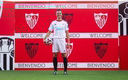Azpilicueta Sevilla zagueiro