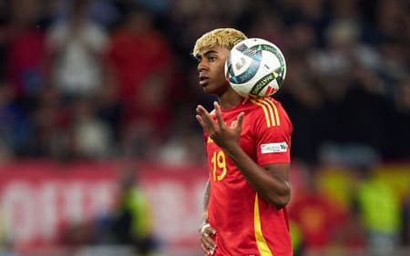 Lamine Yamal, da Espanha, esta escalado para a final da Uefa Nations League contra a França (Foto: Reprodução/X/@SEFutbol)