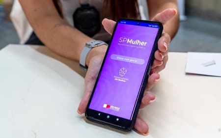 Aplicativo permite fazer boletins de ocorrência e traz informações sobre a rede de apoio