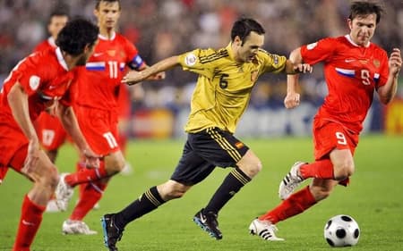 Espanha e Rússia se enfrentam pelas oitavas de final da Copa do Mundo neste domingo, às 11h, em Moscou. O último confronto em partidas oficias das seleções foi em 2008, pela semifinal da Eurocopa. O L! relembra os jogadores da equipe de Fernando Torres, Xavi e companhia que venceu a equipe de Arshavin no torneio. Confira!