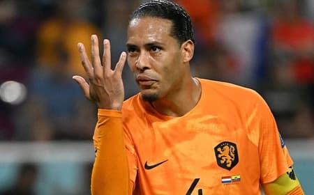 Van Dijk citou Flamengo e Corinthians em entrevista (Foto: Alberto PIZZOLI / AFP)