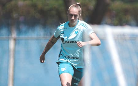 Isa Haas, zagueira do Cruzeiro, durante treino preparatório para a final. (Foto: Gustavo Martins/ Cruzeiro)