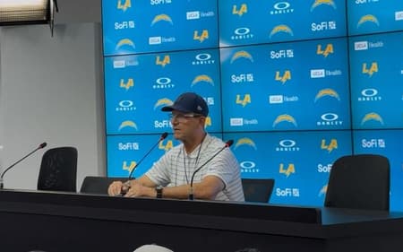 Jim Harbaugh concedeu entrevista coletiva nesta quarta-feira (3)