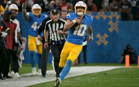 Justin Herbert foi destaque na estreia do Chargers