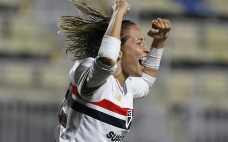 Serrana comemora vitória do São Paulo; (Foto: reprodução/redes sociais)
