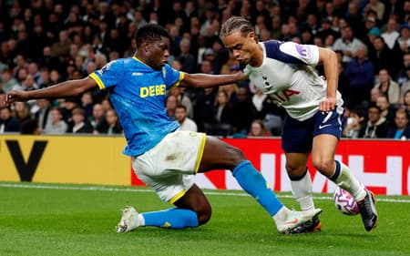 Pela Premier League, Tottenham e Wolves empatarma em 1 a 1 (Foto: Ian Kington / AFP)