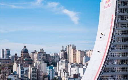 Sandro Dias desafia a maior rampa de skate do mundo (Foto: Marcelo Maragni / Red Bull Content Pool)