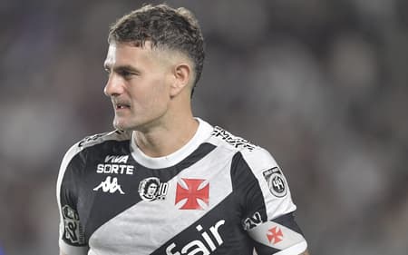Vegetti no jogo do Vasco contra o Sport em São Januário (Foto: Thiago Ribeiro/AGIF)