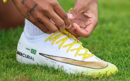 Chuteiras da Seleção Brasileira em referência à conquista da Copa América Feminina. (Foto: Nike/Divulgação)