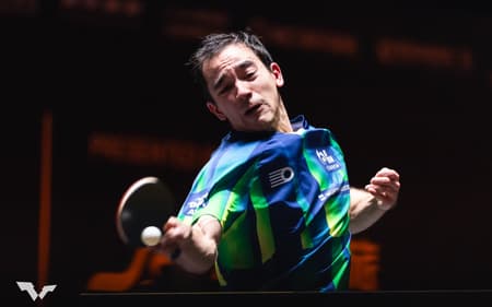 Hugo Calderano na vitória sobre o anfitrião Zhou Qihao no China Smash (Divulgação/WTT)