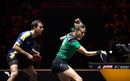 Bruna Takahashi e Hugo Calderano em uma das vitórias no China Smash (Foto: Divulgação/WTT)