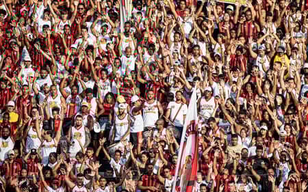 Torcida do Vitória contra o Bragantino, no Barradão (Foto: Victor Ferreira / EC Vitória)