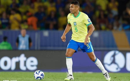 Casemiro em ação no jogo Brasil x Chile (Foto: Rafael Ribeiro/CBF)