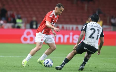 Bruno Gomes, lateral e volante do Internacional
