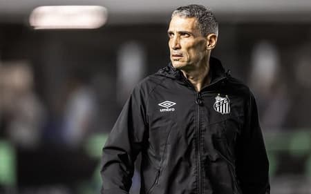 Vojvoda está invicto no comando do Santos. (Foto: Raul Baretta/ Santos FC)