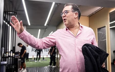 Marcelo Teixeira na Vila Belmiro antes do duelo entre o Santos e o Grêmio. (Foto: Raul Baretta/ Santos FC)