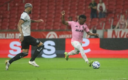 Carbonero, atacante do Internacional