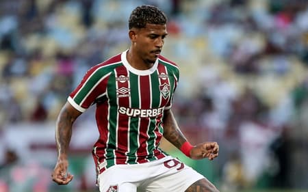 John Kennedy em ação em Fluminense x Internacional (FOTO: LUCAS MERÇON e MARCELO GONÇALVES / FLUMINENSE F.C.)