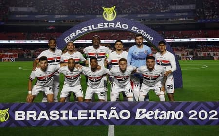 São Paulo vence o Bahia no Morumbis. (Foto: Rubens Chiri e Miguel Schincariol/ SPFC)