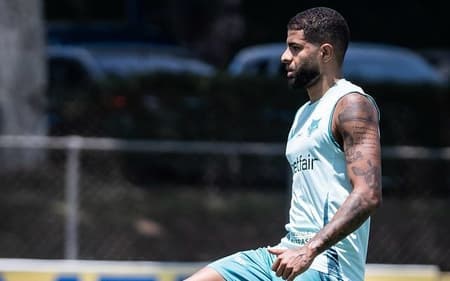 Zagueiro João Marcelo, do Cruzeiro, em treino na Toca da Raposa (Foto: Gustavo Aleixo/Cruzeiro)