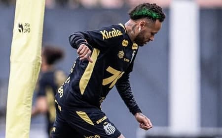Neymar pintou o cabelo de verde. (Foto: Raul Baretta/ Santos FC)