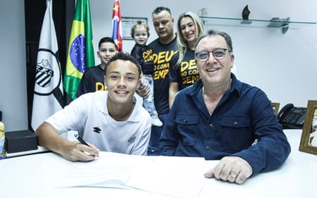 Novo vínculo foi anunciado pelo Santos (Fotos: Reinaldo Campos/Santos FC)