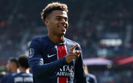 Doue comemora gol do PSG ontra o Le Havre