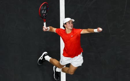 João Fonseca na vitória sobre o italiano Flavio Cobolli na Laver Cup, em San Francisco (Foto: Clive Brunskill)