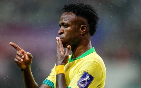 Vini Jr comemora gol do Brasil contra Coreia do Sul (ANTHONY WALLACE / AFP)
