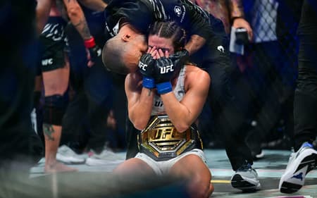 Mackenzie se consagrou campeã do peso palha do UFC (Foto: Giuseppe CACACE / AFP)