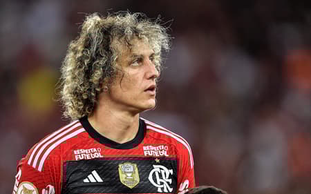 David Luiz negou que teria se encontrado pessoalmente com Karol (Foto: Thiago Ribeiro/AGIF)
