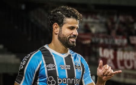 Diego Costa passou pelo Grêmio (Foto: Leonardo Hubbe/AGIF)