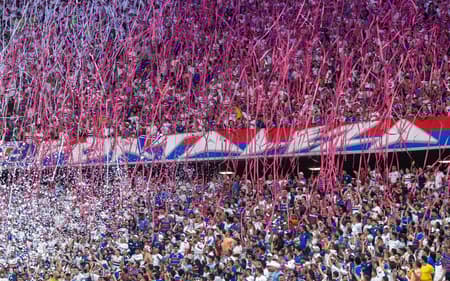 Torcida do Fortaleza no Castelão (Foto: Lucas Emanuel/AGIF)