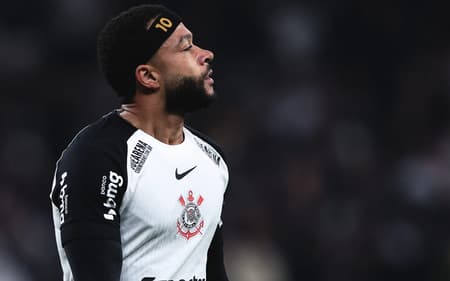 Memphis em ação pelo Corinthians