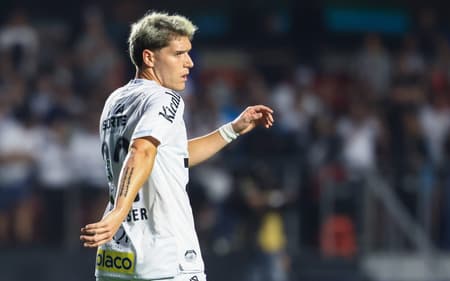 Rolleiser chegou ao Santos em fevereiro deste ano e assinou contrato até o fim de 2028. (Foto: Marcello Zambrana/AGIF)