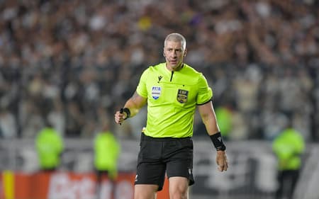 Anderson Daronco em Vasco x Botafogo (Foto: Thiago Ribeiro/AGIF)