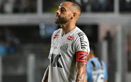 Santos vem de empate na Vila Belmiro (Foto: Jota Erre/AGIF)