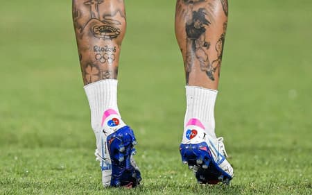 Chuteiras de Gabigol, em Flamengo 0 x 0 Cruzeiro, no Maracanã (Foto: Thiago Ribeiro/Cruzeiro)