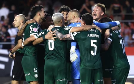 Jogadores do Palmeiras comemoram gol marcado