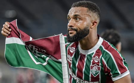 Samuel Xavier comemora gol em Fluminense x Internacional