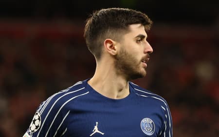 Beraldo em ação pelo PSG contra o Liverpool, nas oitavas de final da Champions League